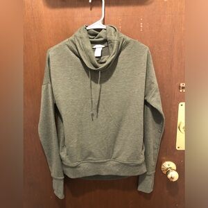 Women’s Jockey XS sweatshirt, pockets!